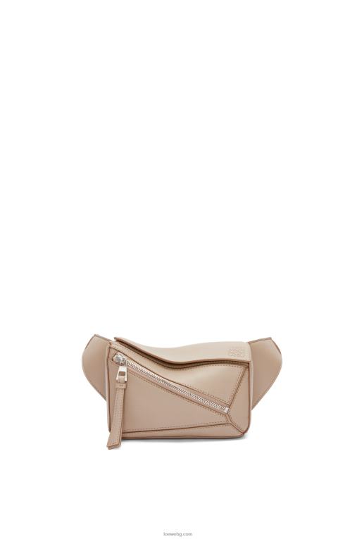 Loewe мини чанта пъзел от класическа телешка кожа F84B8548 мъже пясък
