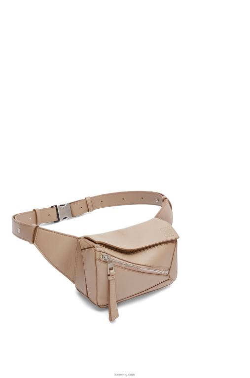 Loewe мини чанта пъзел от класическа телешка кожа F84B8548 мъже пясък