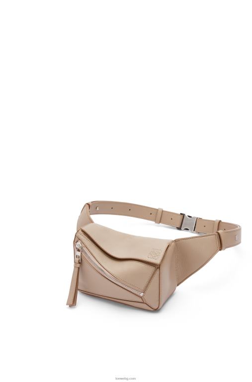 Loewe мини чанта пъзел от класическа телешка кожа F84B8548 мъже пясък