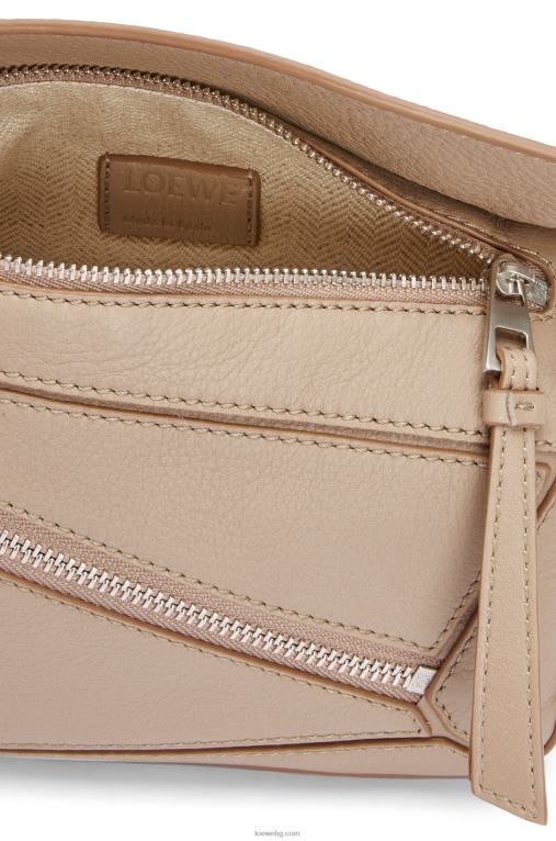 Loewe мини чанта пъзел от класическа телешка кожа F84B8548 мъже пясък