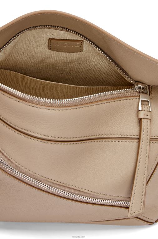 Loewe малка чанта пъзел от класическа телешка кожа F84B8562 мъже пясък