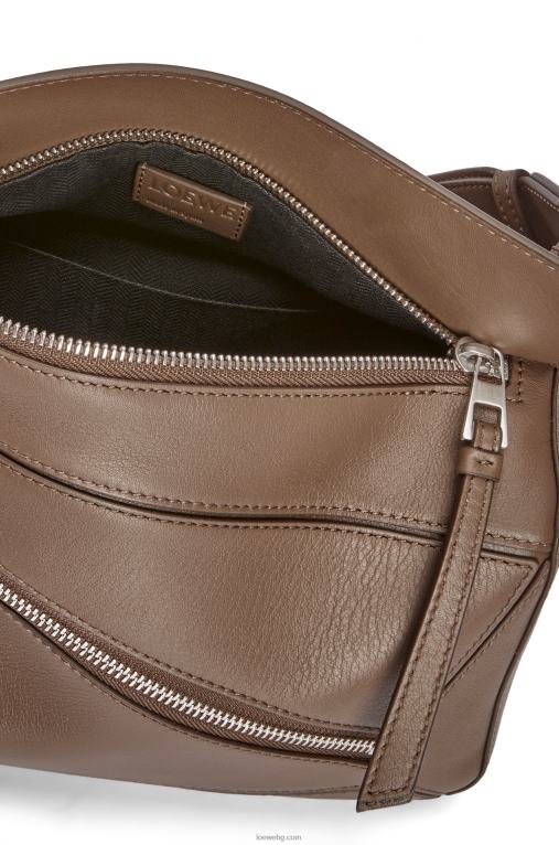 Loewe малка чанта пъзел от класическа телешка кожа F84B8564 мъже зимно кафяво