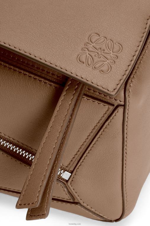 Loewe малка чанта пъзел от класическа телешка кожа F84B8564 мъже зимно кафяво
