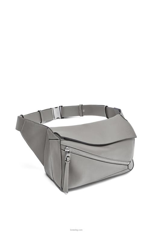 Loewe малка чанта пъзел от класическа телешка кожа F84B8565 мъже асфалтово сиво