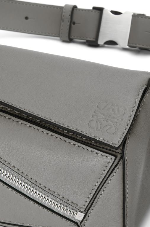 Loewe мини чанта пъзел от класическа телешка кожа F84B8570 мъже асфалтово сиво