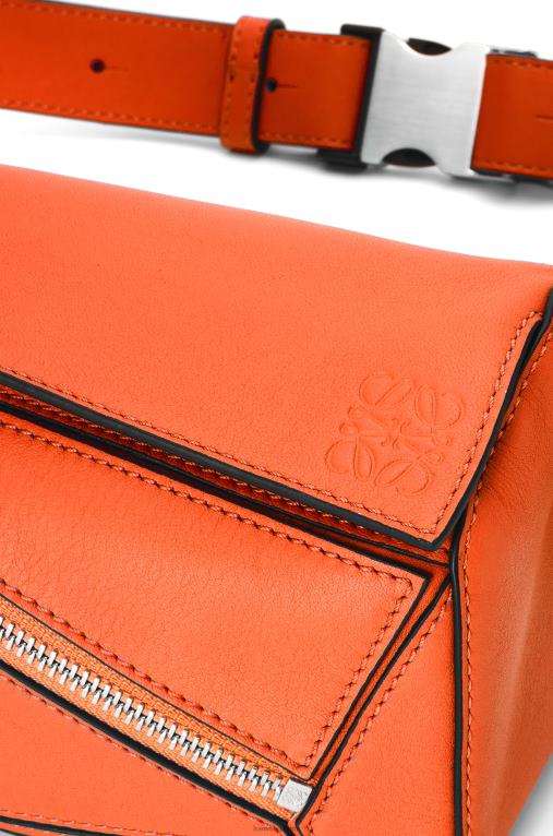 Loewe мини чанта пъзел от класическа телешка кожа F84B8571 мъже оранжево